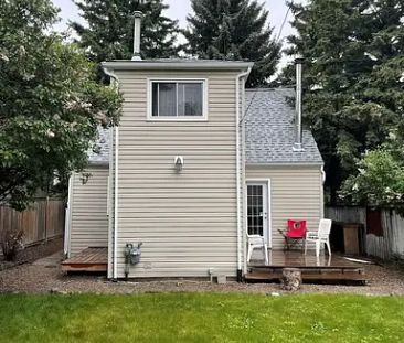 Charming Character Home with large backyard and Double Garage | 431 27 Avenue Northwest, Calgary - Photo 1