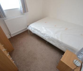 1 bedroom Flat To Let - Photo 2