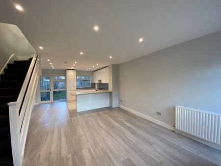 3 bedroom terraced house to rent - Photo 3