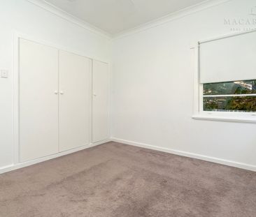 Warm, Modern & Family-Friendly Living in Prime Turvey Park - Photo 4