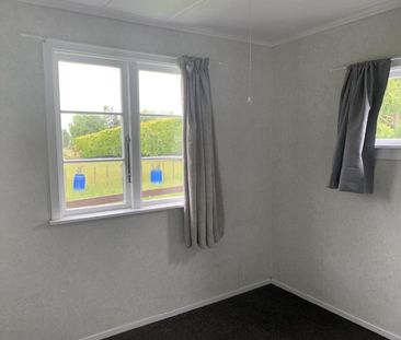 One bedroom self-contained flat in quiet setting - Photo 2