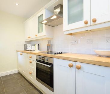 3 bedroom character property to rent - Photo 5