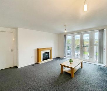 2 bedroom flat to rent - Photo 2