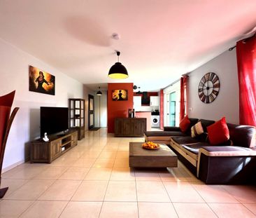 Location Appartement 2 pièces 55m² ST DENIS 97490 - Photo 2