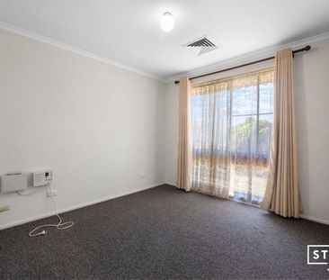 COMFORTABLE FAMILY HOME - Photo 2