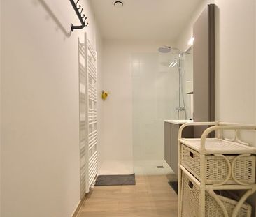 Recent appartement met ruim terras en garage te huur in Ieper. - Photo 3