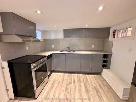 33 Harris Avenue - Photo 1