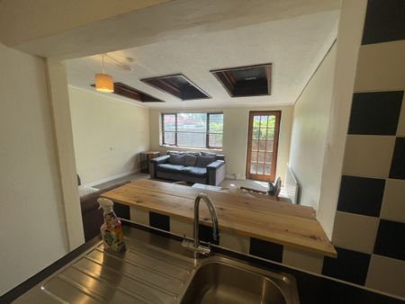 5 Bed End Terrace, Kellaway Avenue, BS6 - Photo 3