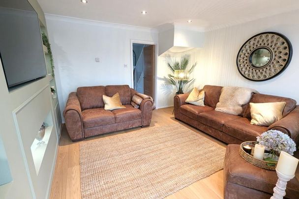 Rosebury Drive, Woking - 2 bedrooms Property for lettings - Seymours - Photo 1