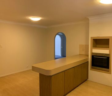 LARGE HOME IN HANDY LOCATION. - Photo 5