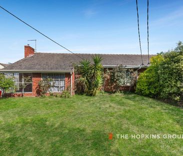 Room available now in this well maintained rooming house! - Photo 6