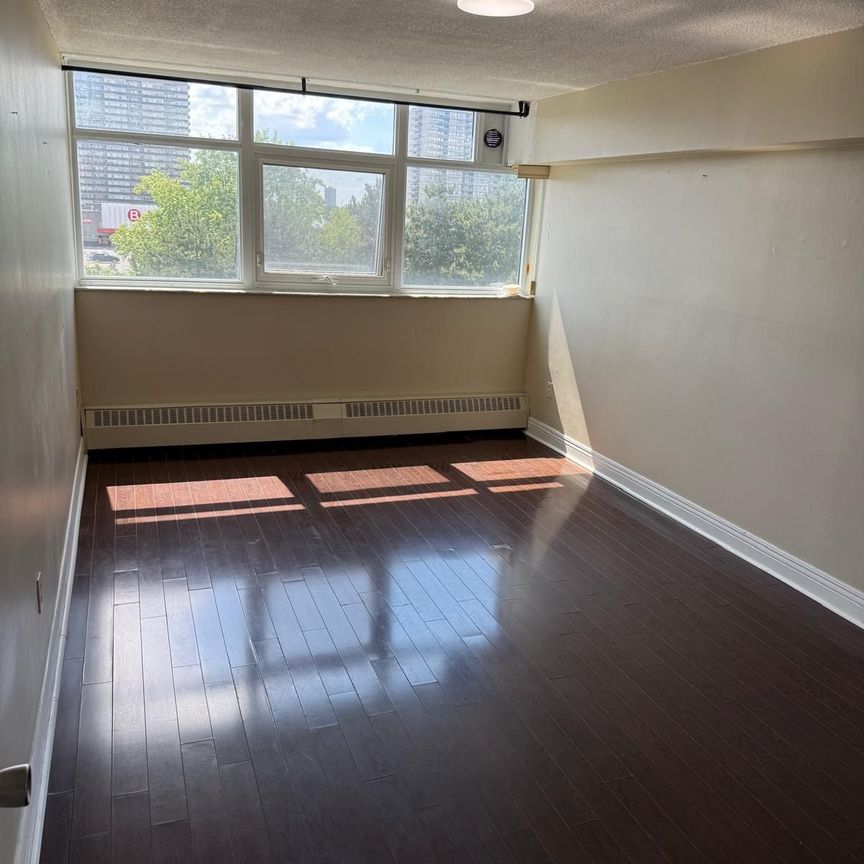 For Lease - 100 Echo Point Unit# 602, Toronto, Ontario - Photo 1