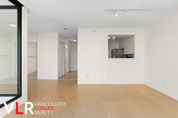 Condo in Downtown Vancouver, BC - Photo 1