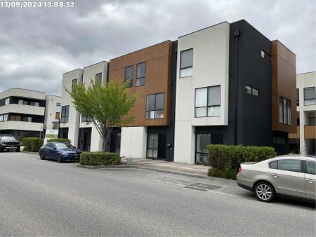 20 Village Way, Pakenham VIC 3810 - Photo 2