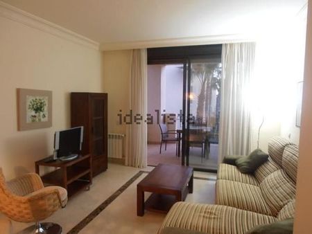 Alquiler de piso en Avenida del Golf - Photo 2