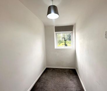 2 bedroom character property to rent - Photo 6