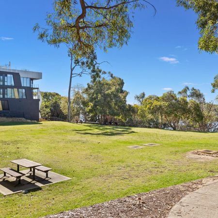 Secure Part-Furnished Apartment with Pool & Parkland Views - Photo 2