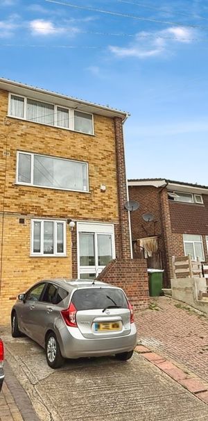 Studio Flat to rent - Bramble Croft, Erith, DA8 - Photo 1
