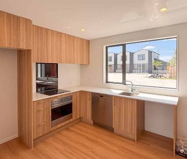 Sleek Two Bedroom Townhouse! - Photo 2