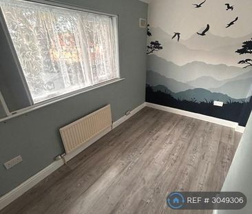 4 bedroom semi-detached house to rent - Photo 3