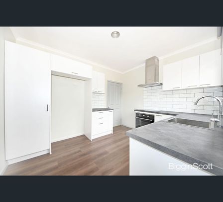 16 Wallabah Street, Mount Waverley, Vic 3149 - Photo 1