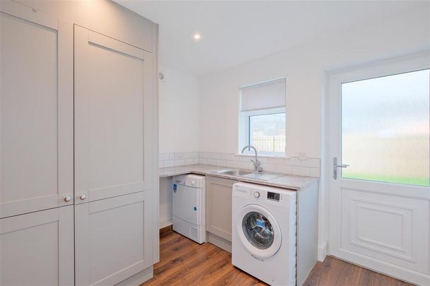 5 bedroom detached house to rent - Photo 1