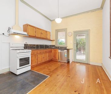 Charming Brunswick Home! - Photo 4