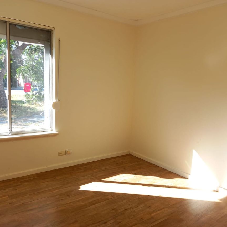 Perfect Starter Home in a Great Location&excl;&excl;&excl;&excl;&excl;&excl; - Photo 1