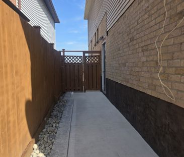 For Lease - 2113 Theoden Court, Pickering, Ontario - Photo 5