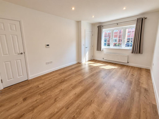3 bedroom semi-detached house to rent - Photo 1