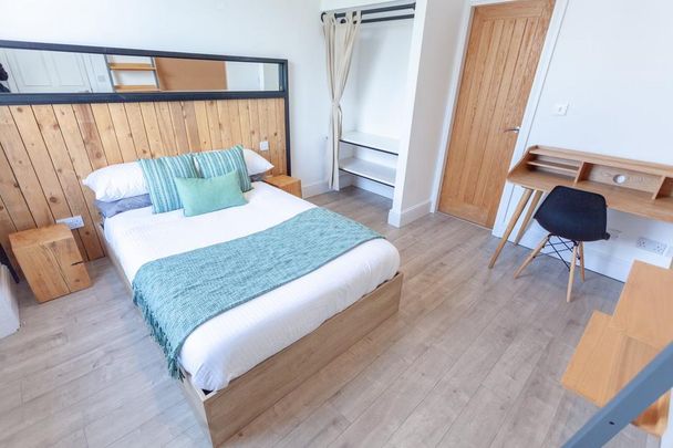 7 bedroom end of terrace house to rent - Photo 1