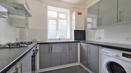 3 bedroom flat to rent - Photo 5