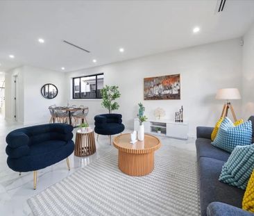 Immaculate Five-Bedroom Double-Storey Masterpiece - Photo 3