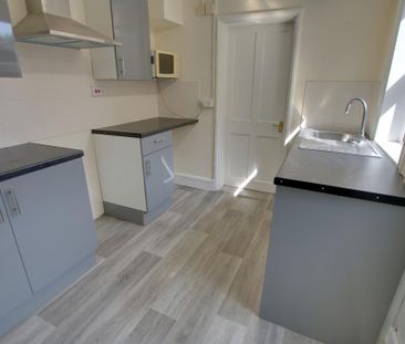 3 bedroom semi-detached house to rent - Photo 3