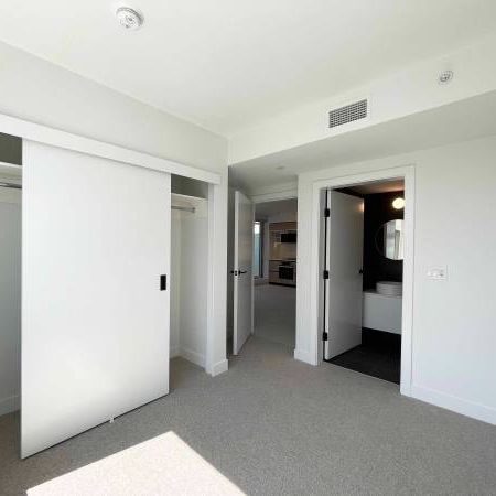 Bright and spacious 3 Bed 2Bath w/ Balcony - Photo 4