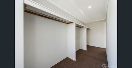 Coastal comfort just moments from the beach - Photo 5