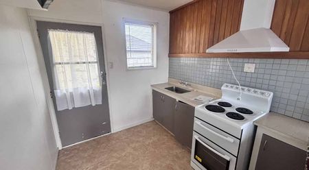 WINDSOR - 2 Bedroom unit - Photo 5