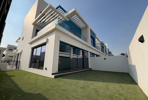 Corner Unit | Fully Furnished | Near Park - Photo 1