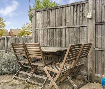 Harwoods Yard, Winchmore Hill, London, N21 - Photo 1