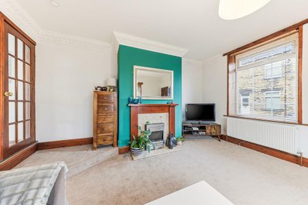 4 bedroom end of terrace house to rent - Photo 2