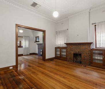 18 Saturn St, Caulfield South VIC 3162 - House For Rent | Domain - Photo 1