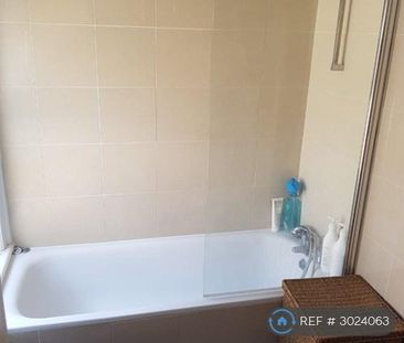 2 bedroom end of terrace house to rent - Photo 6
