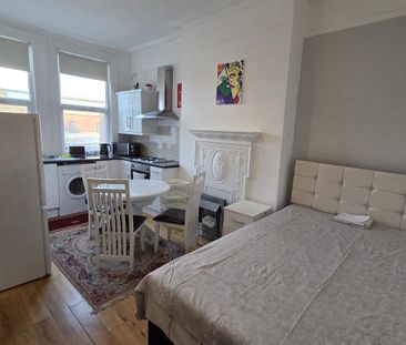 Studio to rent - Photo 5