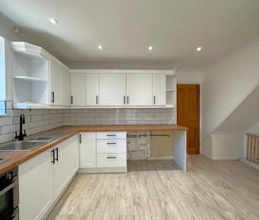 3 bedroom semi-detached house to rent - Photo 6