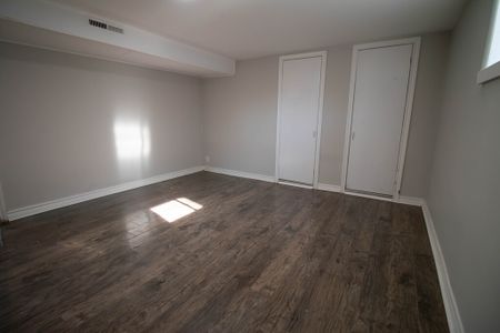 **ALL INCLUSIVE** Large 1 Bedroom Lower Unit in Welland!! - Photo 4