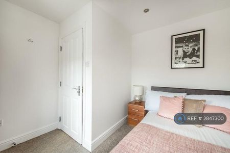 1 bedroom in a house share to rent - Photo 5