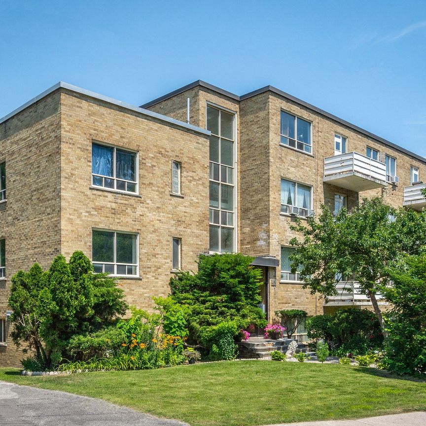 39 Riverwood Parkway - Photo 1