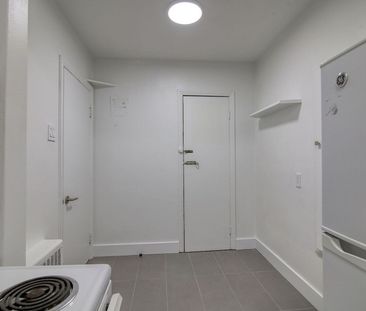 3250 Van Horne Street - Photo 2