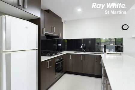 EXTRA LARGE 3 BEDROOM UNIT PLUS STUDY WITH 2 CARSPACES - Photo 4