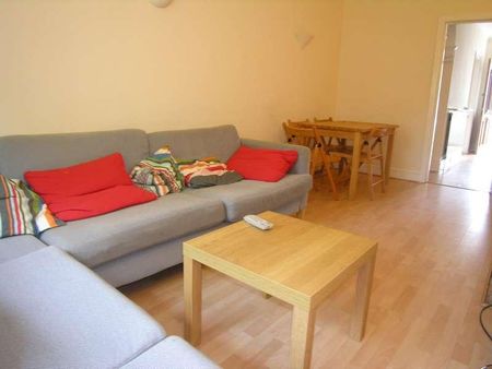 Bedroom Detached House In Bournemouth, BH9 - Photo 5